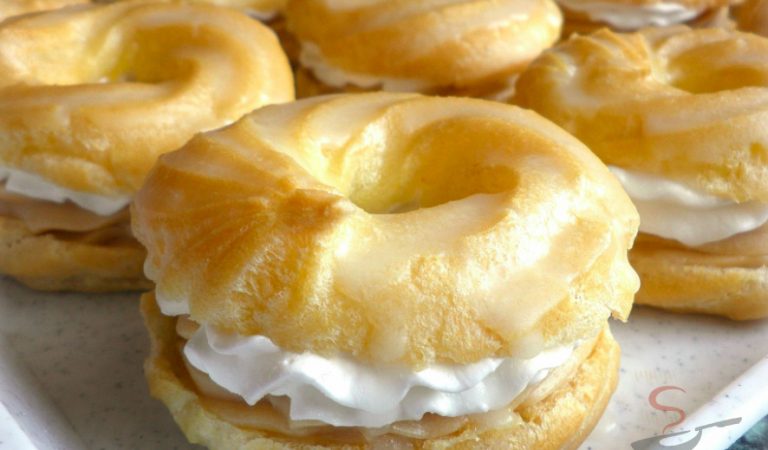 Brandteigringe mit Puddingcreme Brandteigringe mit Puddingcreme