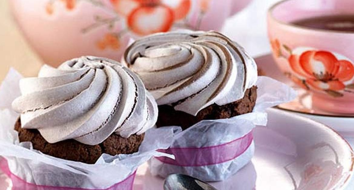 Schokoladen-cupcakes mit baiserhaube – Einfache Kochrezepte