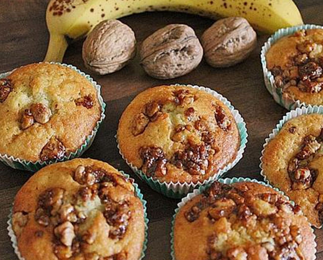 Bananenmuffins mit Walnuss – Topping – Einfache Kochrezepte