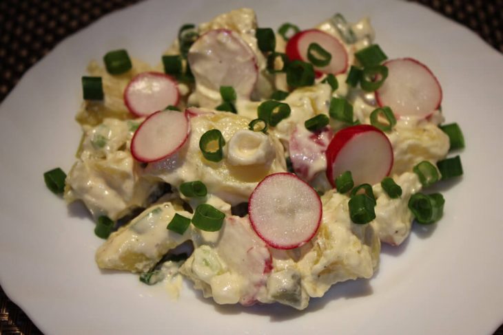 Kartoffelsalat mit Radieschen und Frühlingszwiebeln – Einfache Kochrezepte