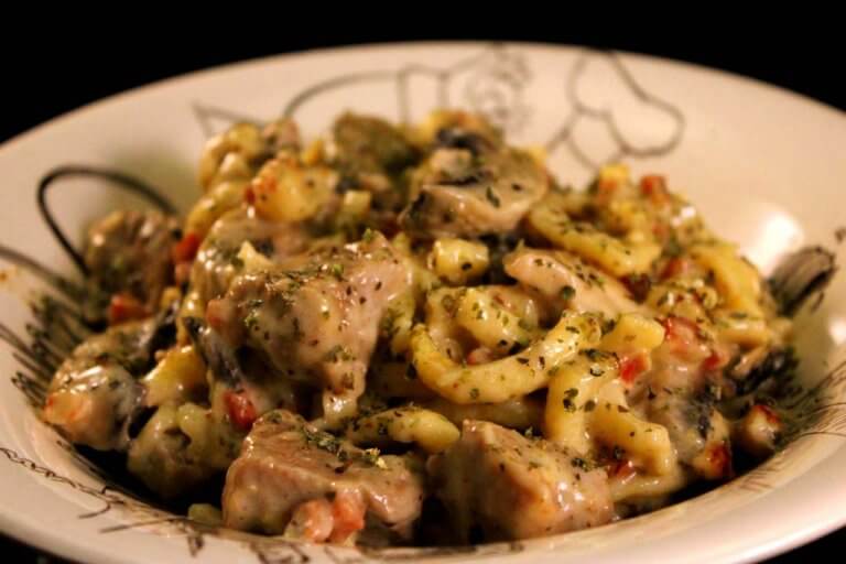 Rahmgulasch mit Champignons und Spätzle – Einfache Kochrezepte