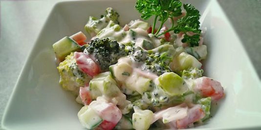 Brokkolisalat nach Florentiner Art (fettarm, Low-Carb, SiS) – Einfache ...
