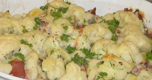 DDR Makkaroni mit Tomatensoße und Jägerschnitzel, einfach super lecker ...